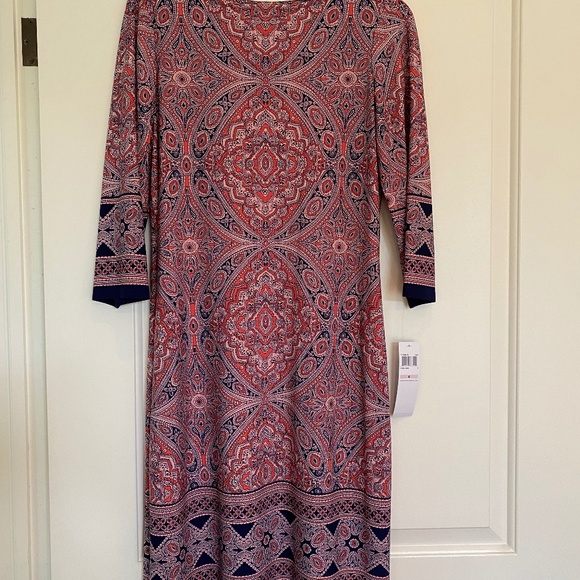 Cute dress, pattern makes you look taller :) - Picture 1 of 6